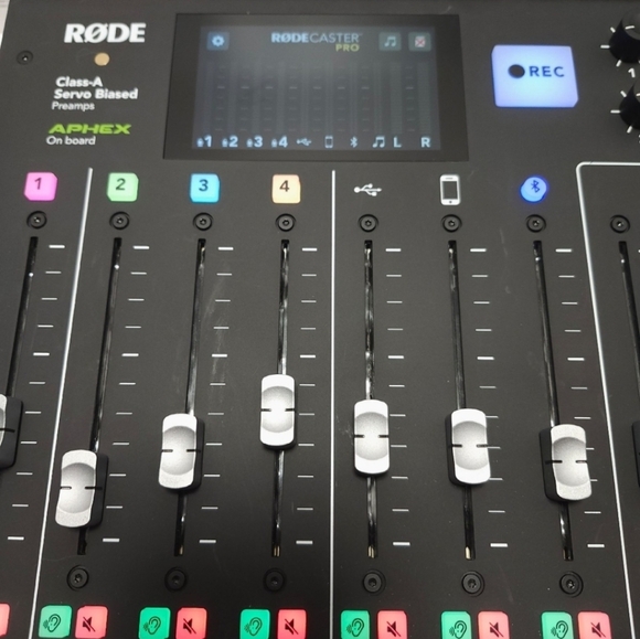 Rode RODECaster Pro Integrated Podcast Production Studio - Picture 3 of 12